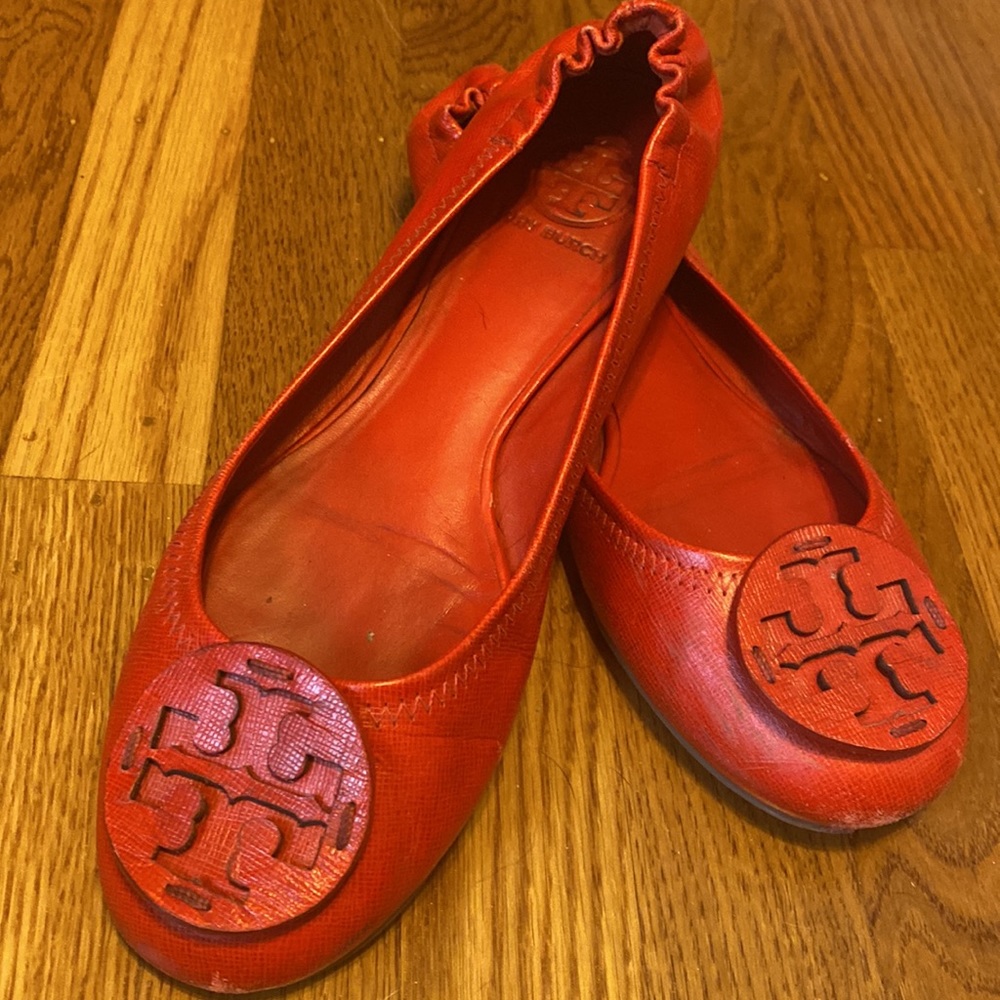 Red Tory Burch flats; good used condition; size 54, 8.5 medium